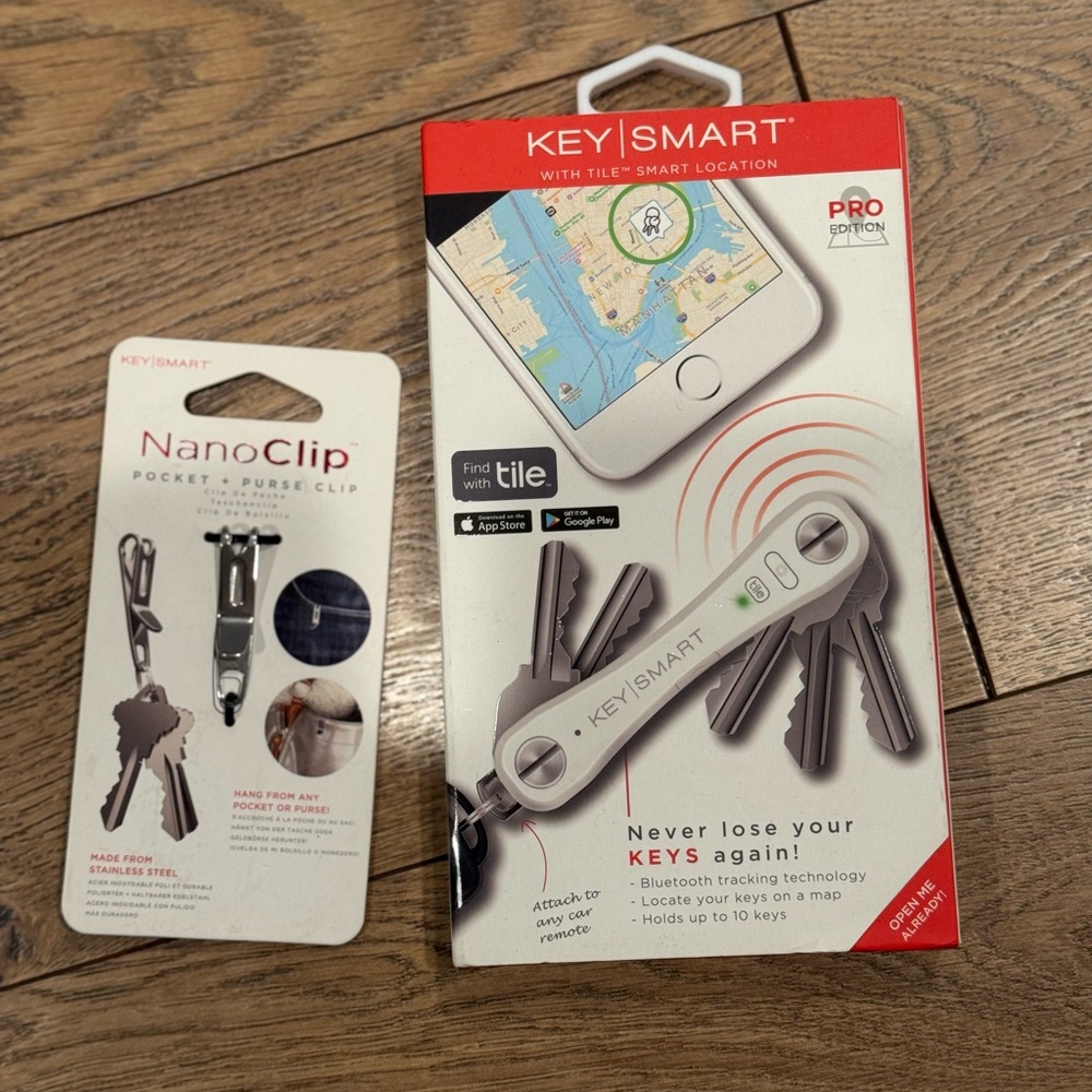 Key Smart Pro with Tile Smart Location - White and Nano Clip